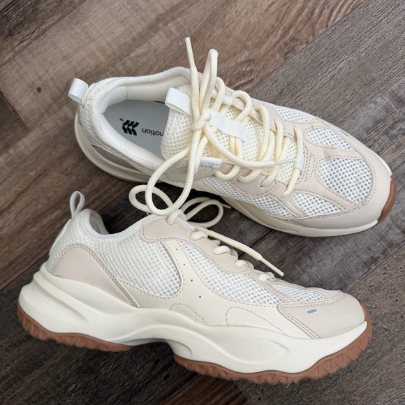 Women’s Cadence Sneakers – All In Motion™ Off-White 7.5 - Picture 7 of 12